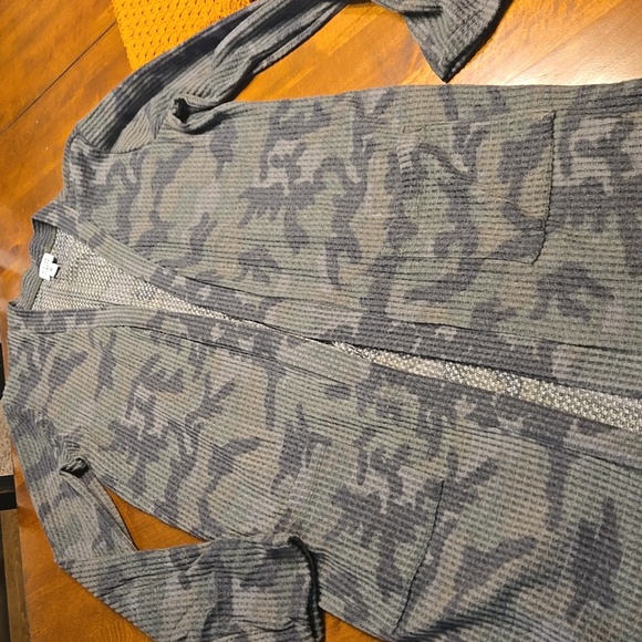 Camouflage Open Cardigan From Evereve. - Picture 1 of 7